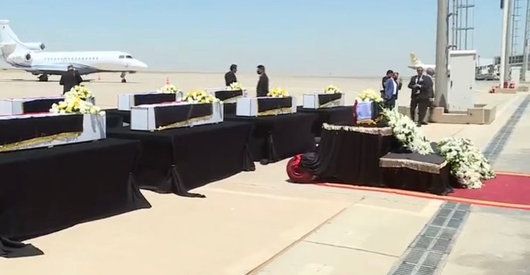 جثامين الضحايا في مطار أربيل بإقليم كردستان قبل نقلها إلى بغداد العراق - 21 يوليو 2022 - المركز الإعلامي لمكتب رئيس الوزراء العراقي