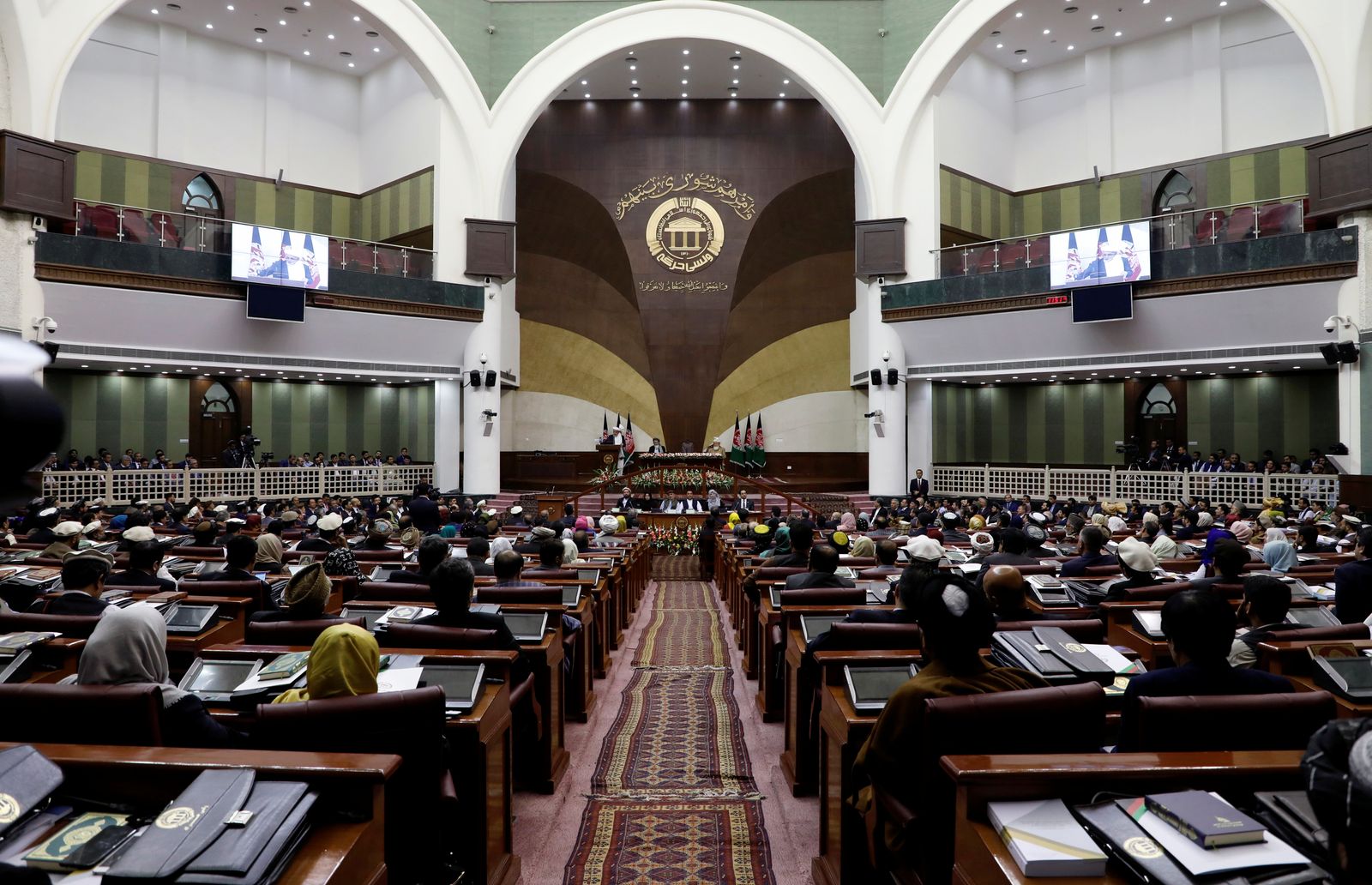 جلسة عامة للبرلمان الأفغاني. 26 أبريل 2021. - REUTERS