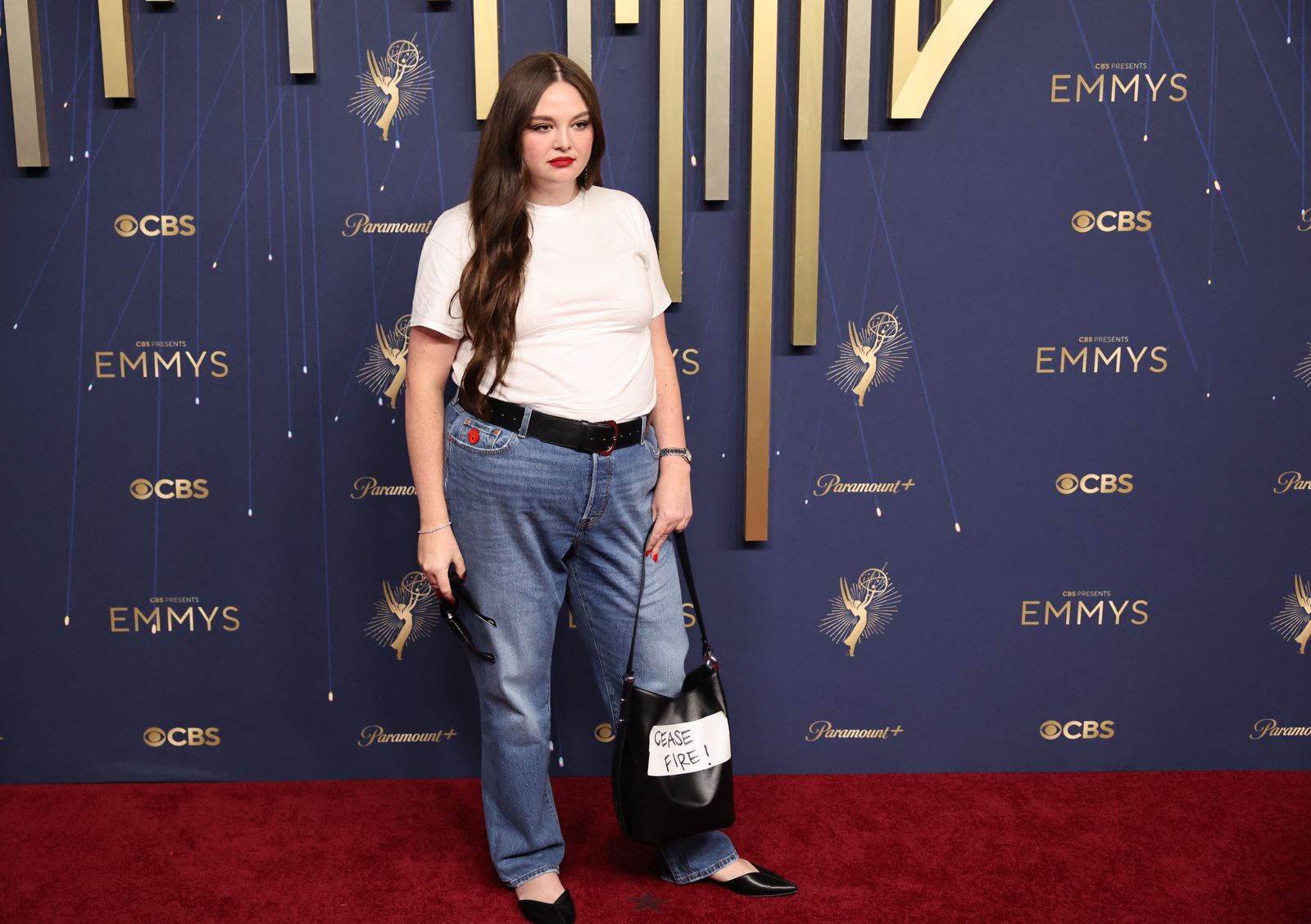 Megan Stalter holds a bag with a 'Cease fire' message as she poses on the red carpet at the 77th Primetime Emmy Awards in Los Angeles, California, U.S., September 14, 2025. REUTERS/Daniel Cole