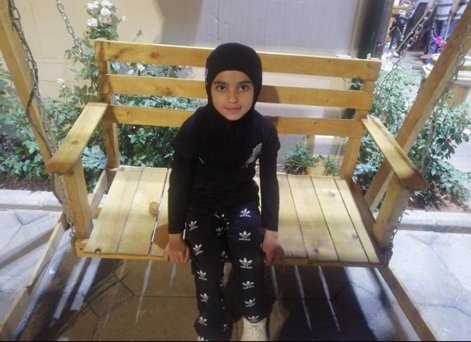 صورة للطفلة زهراء طليس متداولة على مواقع التواصل الاجتماعي
