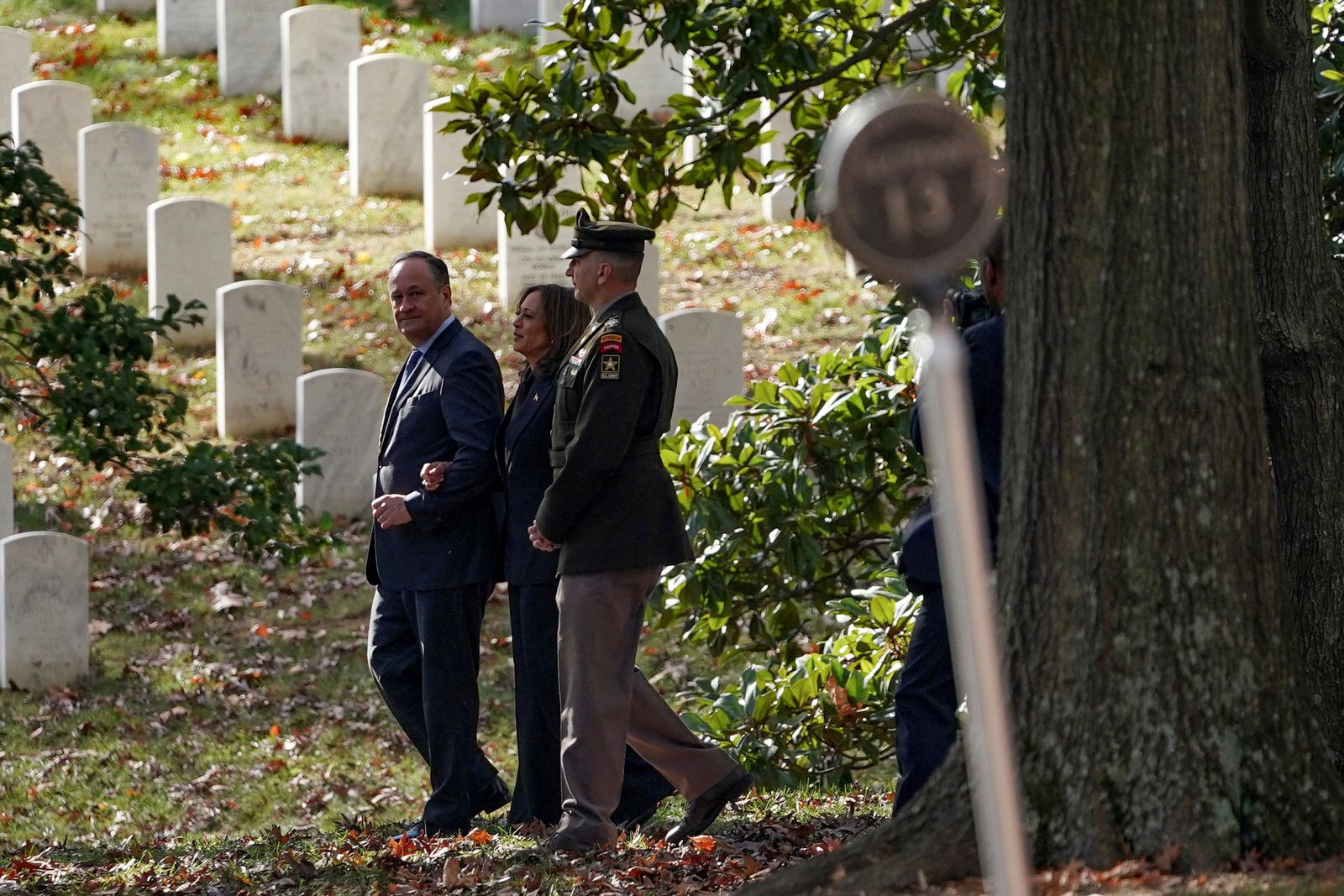 U.S. Vice President Kamala Harris and second gentleman Doug Emhoff walk as they visit a gravesite following a ceremony on Veterans Day at Arlington National Cemetery in Arlington, Virginia, U.S., November 11, 2024. REUTERS/Nathan Howard      TPX IMAGES OF THE DAY