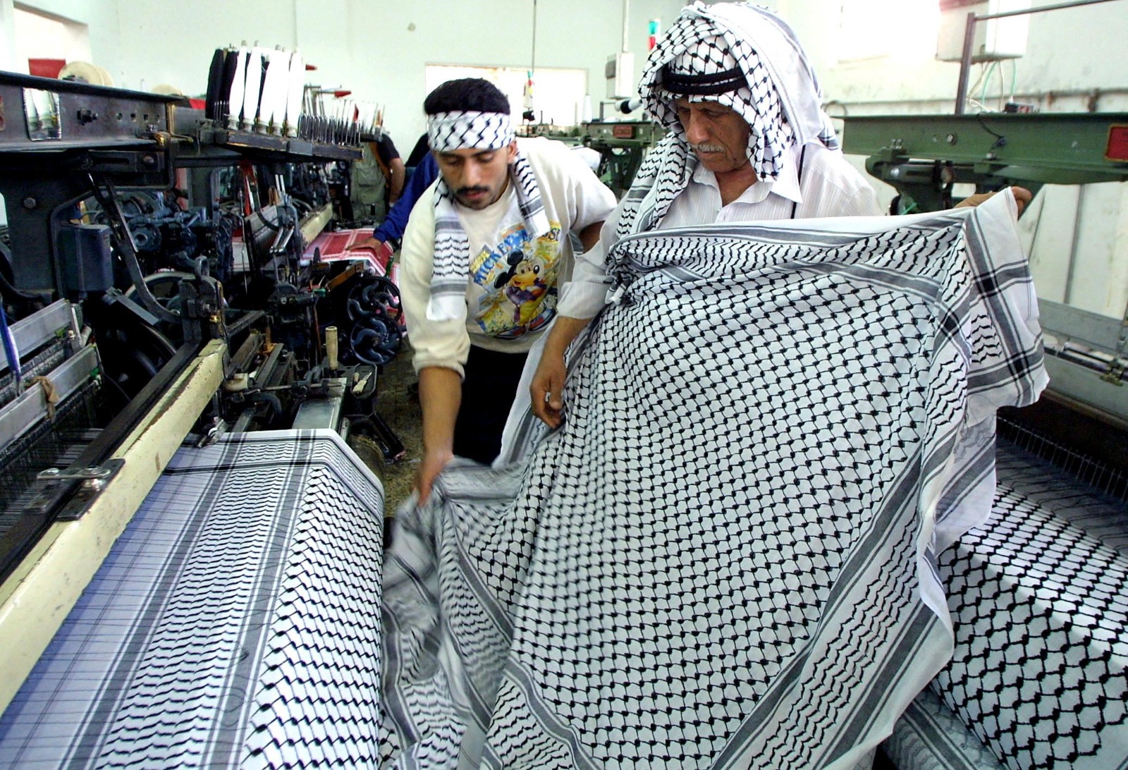 صناعة الكوفية في عمان - الشرق