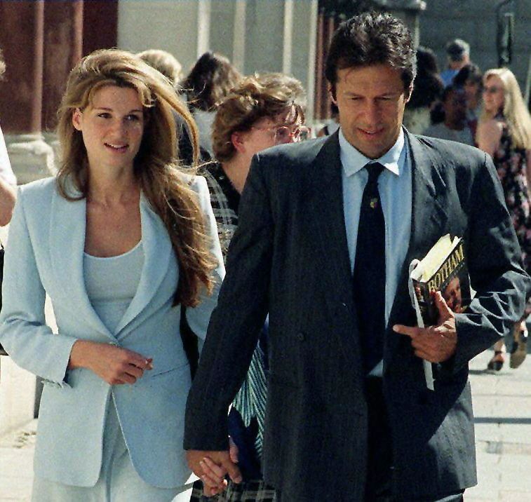 خان بجانب زوجته السابقة جيمايما غولدسميث - 18 يوليو 1996 - AFP