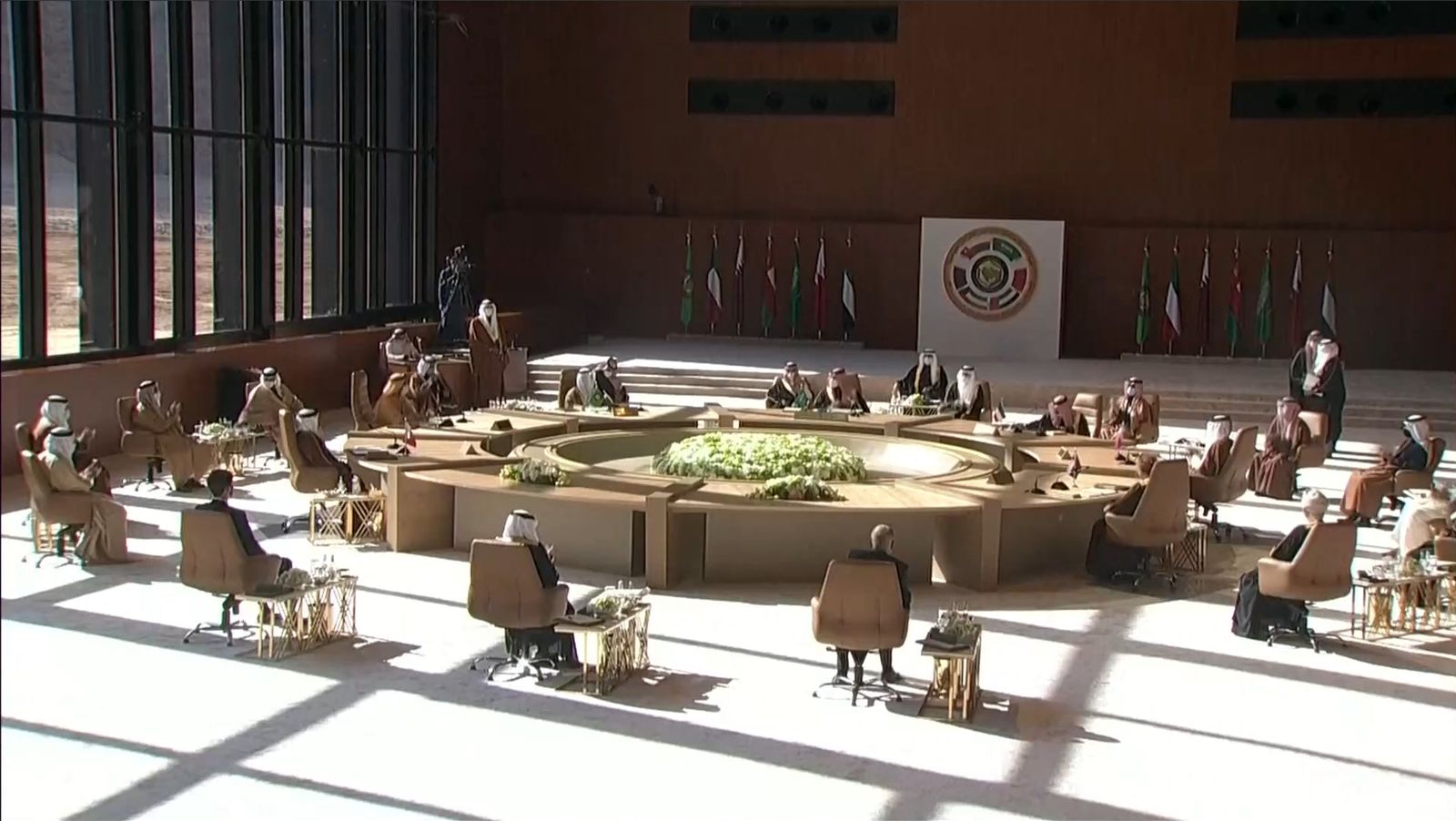 قادة دول مجلس التعاون الخليجي أثناء مشاركتهم في قمة العُلا - الشرق