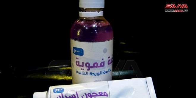 نموذج من الغسول الفموي ومعجون الأسنان المقرر إنتاجهما من الوردة الشامية. - سانا