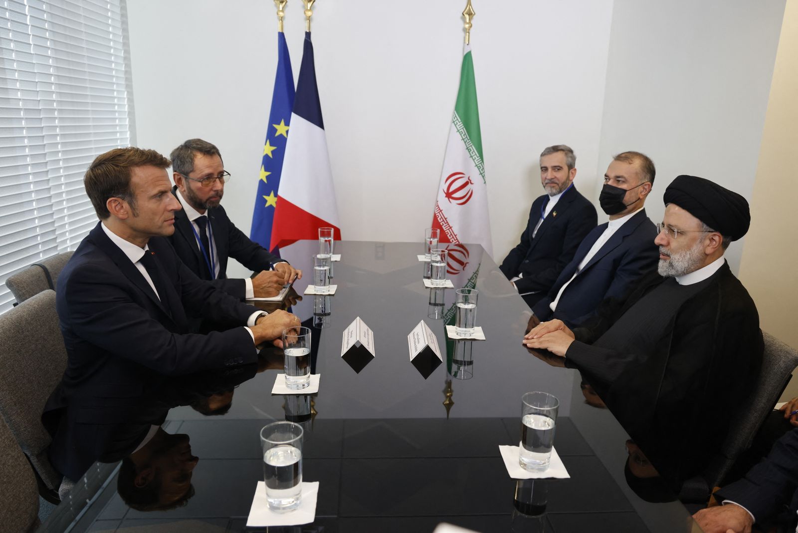 الرئيس الفرنسي إيمانويل ماكرون يجتمع في نيويورك مع نظيره الإيراني إبراهيم رئيسي. 20 سبتمبر 2022 - AFP