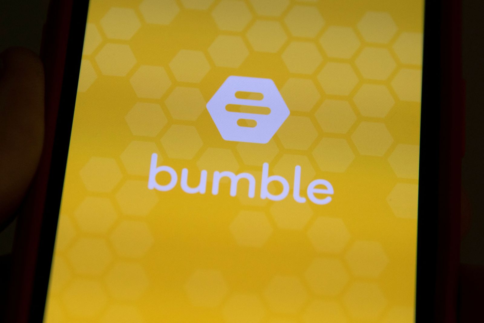 شعار تطبيق Bumble  - REUTERS