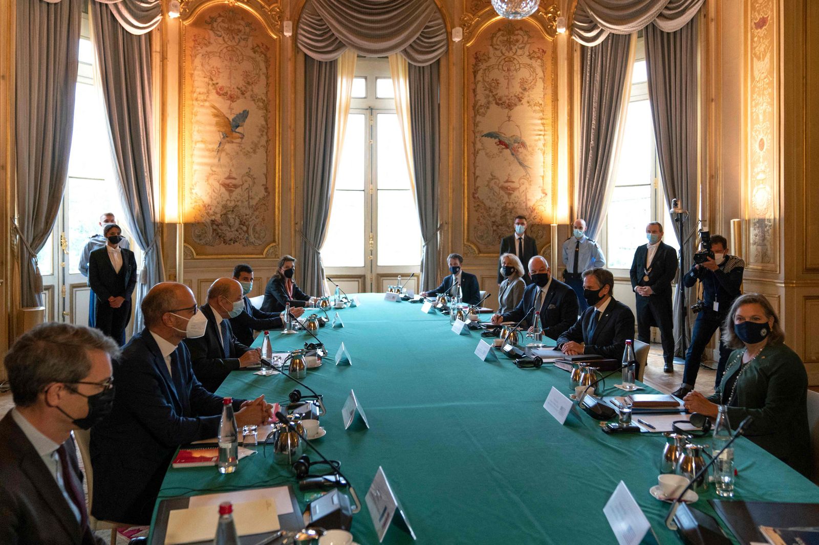 وزير الخارجية الأميركي أنتوني بلينكين يحضر اجتماعًا مع نظيره الفرنسي جان إيف لودريان في العاصمة باريس - 5 أكتوبر 2021 - AFP