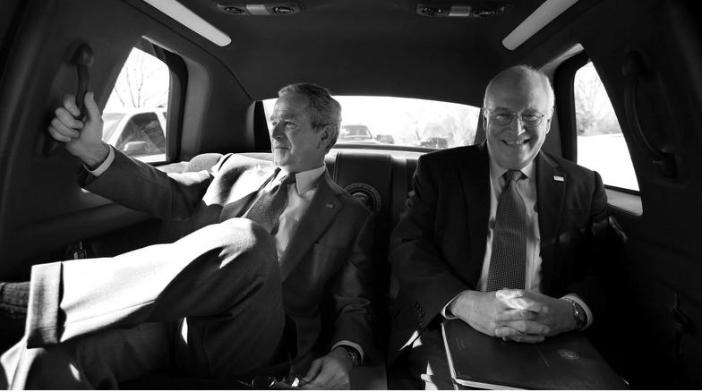 نائب الرئيس ديك تشيني والرئيس جورج بوش الابن أثناء تنقلهما في 28 فبراير 2008.