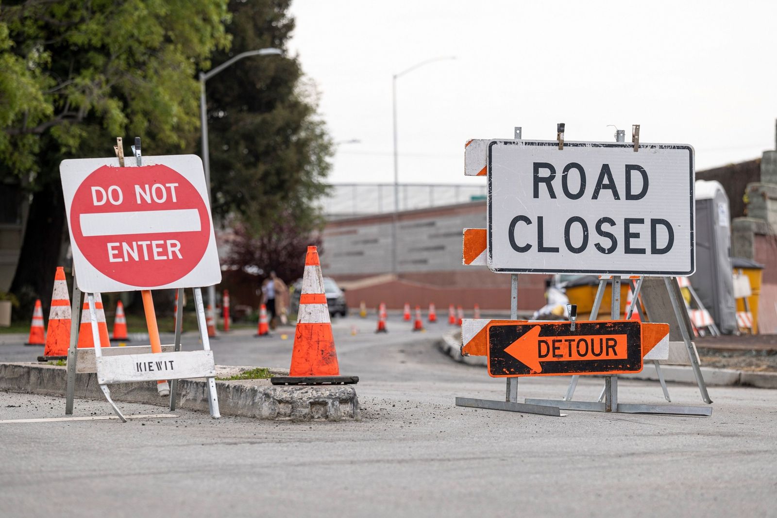إغلاق طريق خلال تصليحه في كاليفورنيا - 17 مارس 2021 - Bloomberg