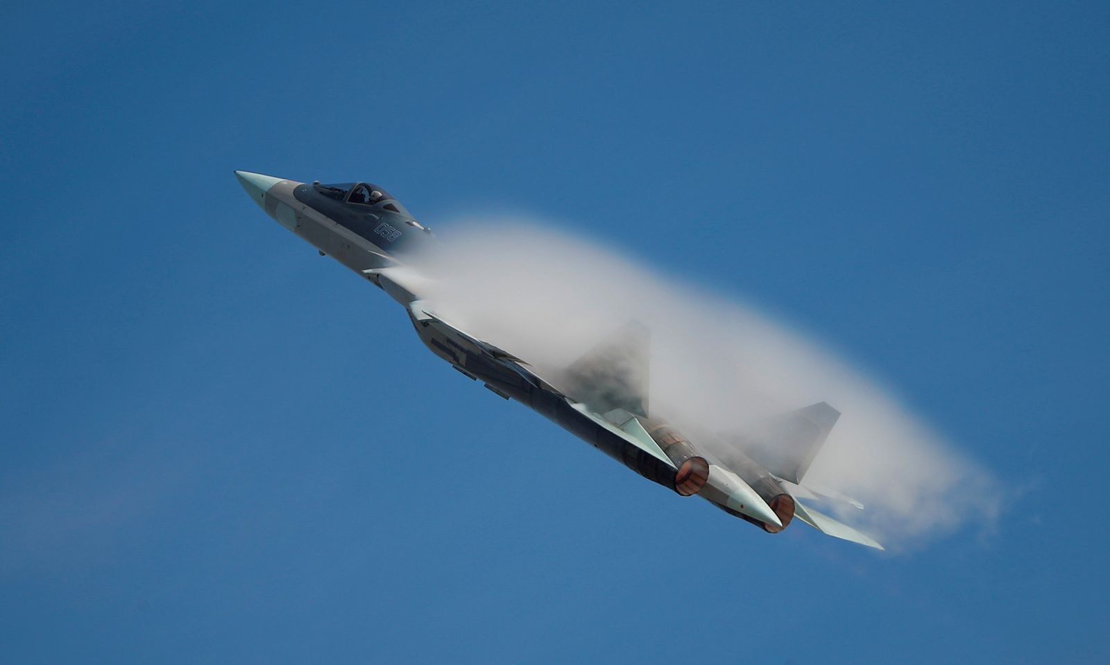 FILE PHOTO: FILE PHOTO: Sukhoi Su-57 jet fighter performs during International military-technical forum 'Army-2020' at Kubinka airbase in Moscow Region, Russia August 25, 2020. REUTERS/Maxim Shemetov/File Photo