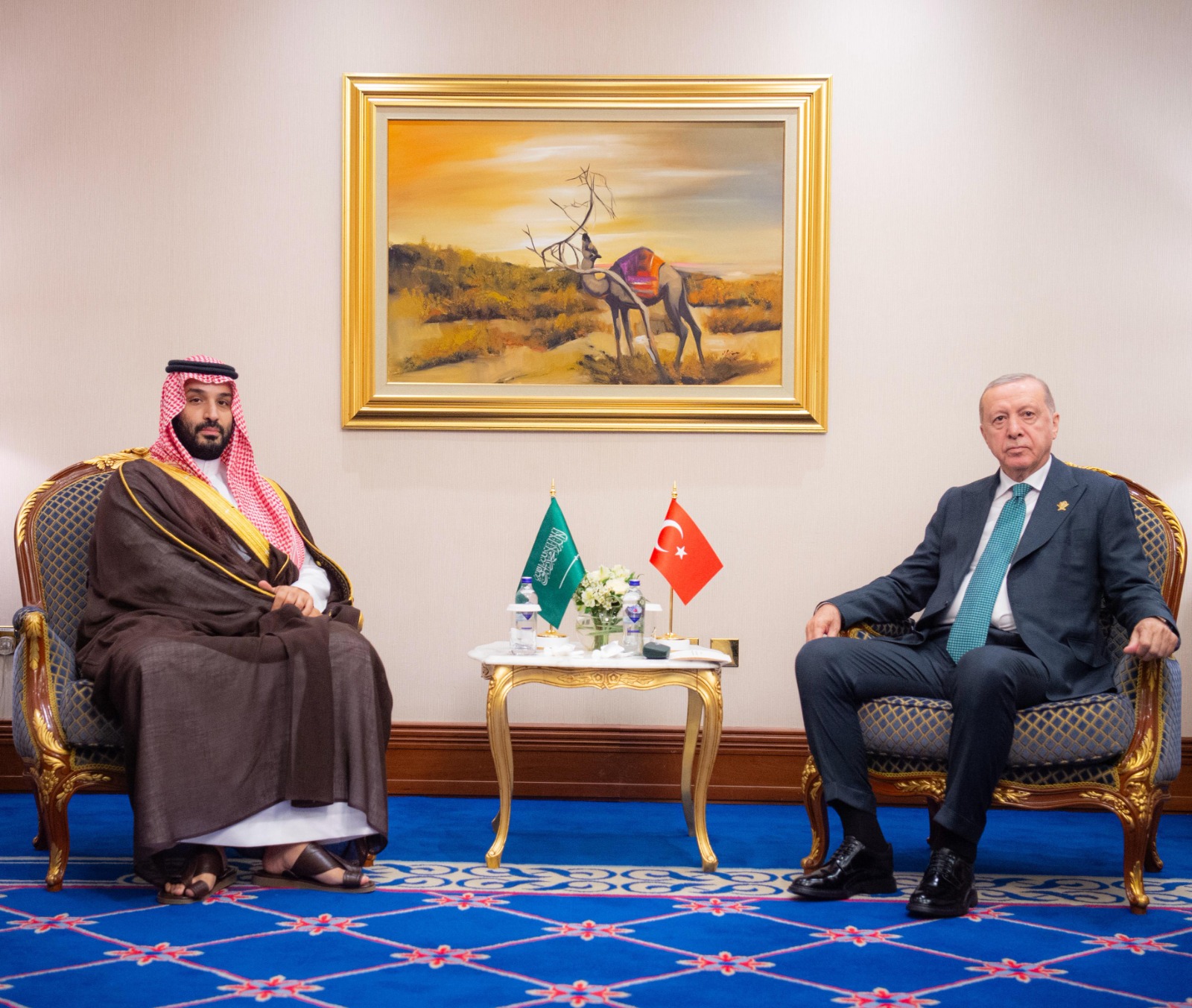 ولي العهد السعودي الأمير محمد بن سلمان يلتقي الرئيس التركي رجب طيب أردوغان على هامش القمة العربية الإسلامية الطارئة في الدوحة. 15 سبتمبر 2025