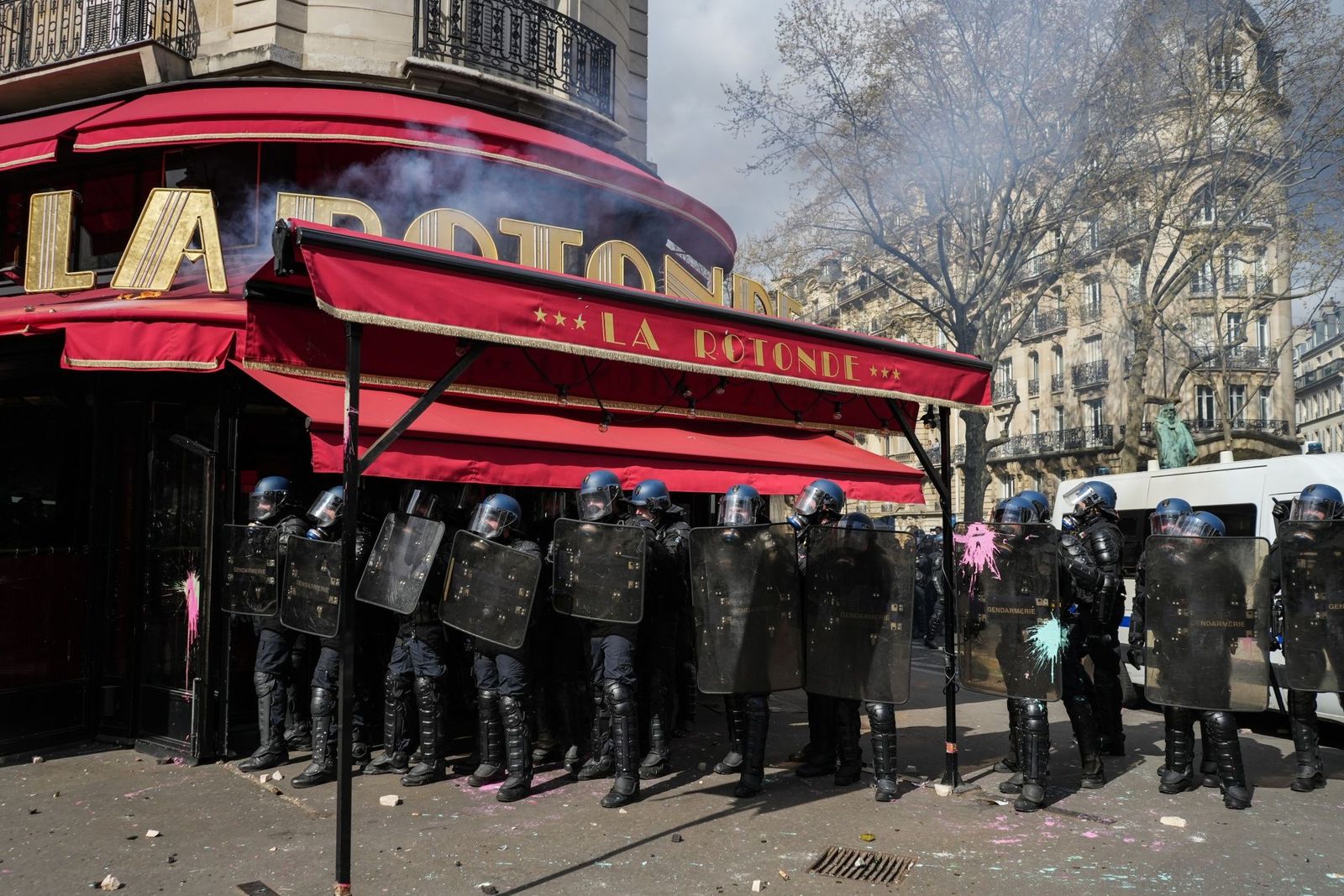 French Unions Renew Strikes to Push Macron Into Pension U-Turn - Bloomberg