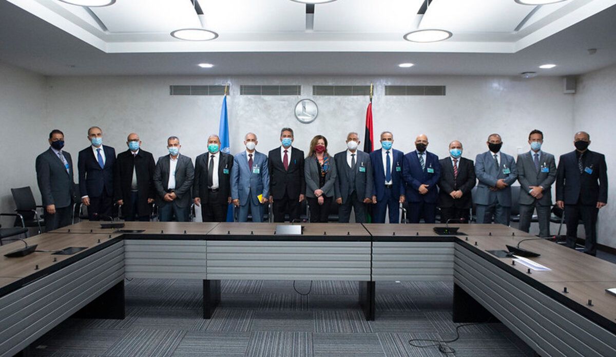 صورة جماعية لوفدي اللجنة العسكرية في ليبيا برفقة المبعوثة الأممية في جنيف  - موقع الأمم المتحدة