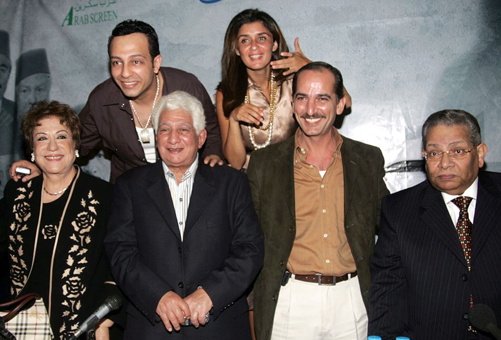 عكاشة مع أبطال آخر أعماله 