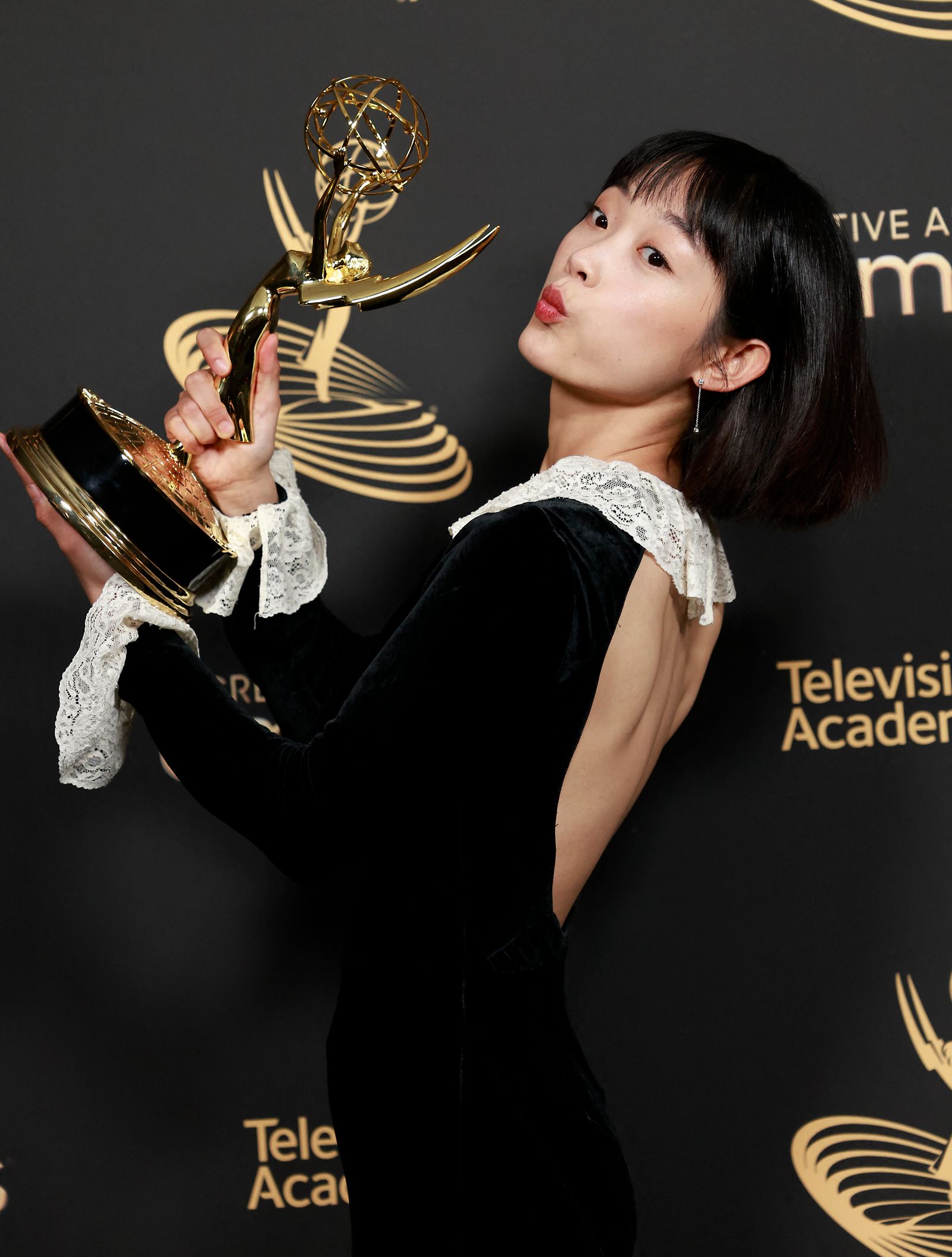 الممثلة الكورية الجنوبية لي يو مي ، الحائزة على جائزة الممثلة المتميزة في سلسلة الدراما عن 'Squid Game' - AFP