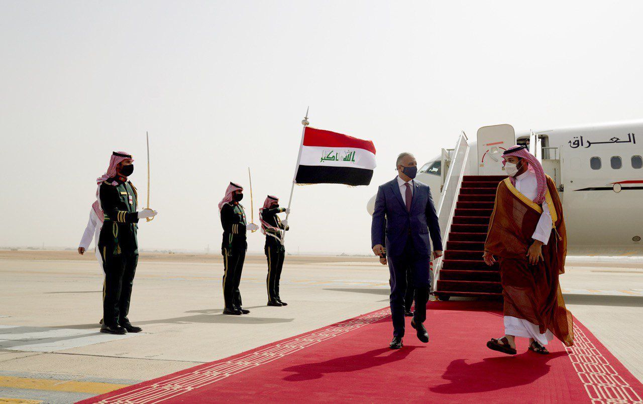ولي العهد السعودي الأمير محمد بن سلمان، خلال استقبال رئيس الوزراء العراقي مصطفى الكاظمي - 31 مارس 2021 - - twitter.com/IraqiPMO