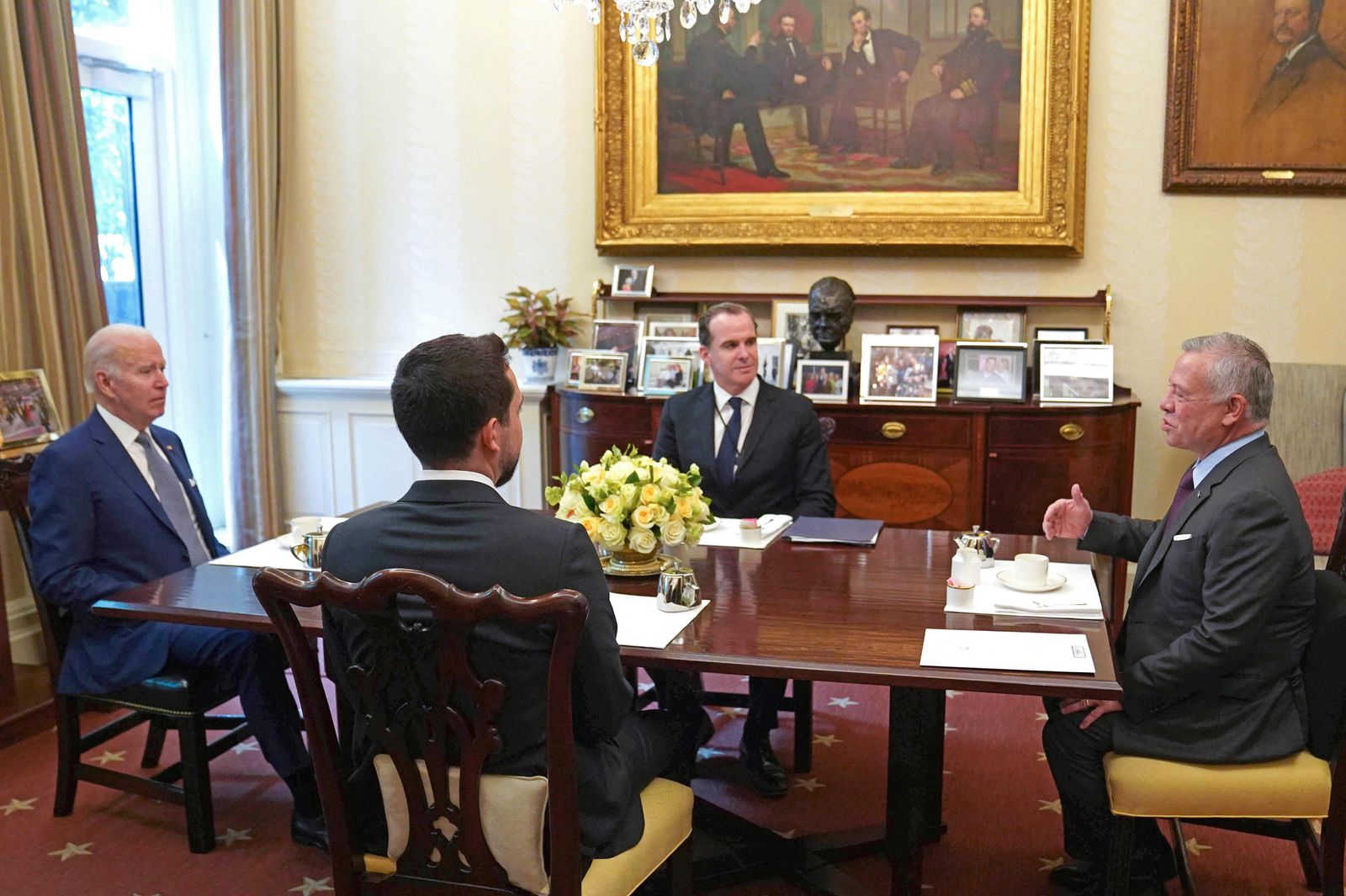 This handout picture released by the Jordanian Royal Palace shows US President Joe Biden (L) meeting with Jordan's King Abdullah II at the White House in Washington, DC, on May 13, 2022. (Photo by Yousef ALLAN / Jordanian Royal Palace / AFP) / RESTRICTED TO EDITORIAL USE - MANDATORY CREDIT 