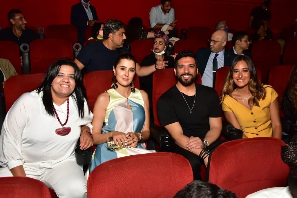 حسن الرداد مع أسرة فيلم 