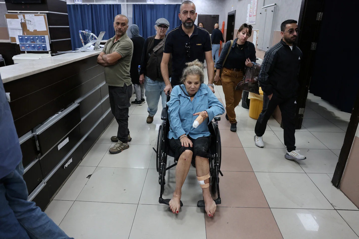 من أبو فلاح إلى الطيبة.. اعتداءات المستوطنين تطال صحافية أميركية ودبلوماسيين أوروبيين