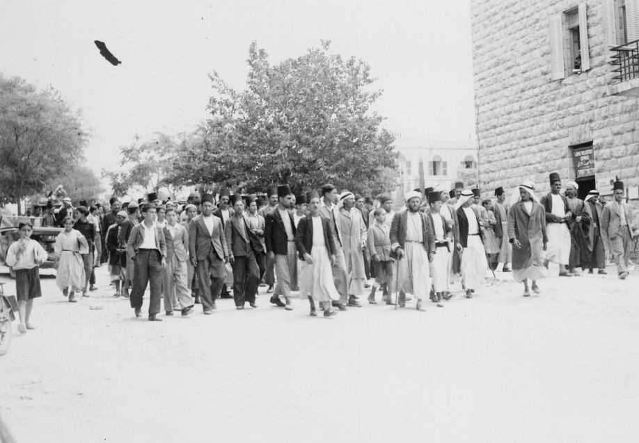 مظاهرة عربية في القدس سنة 1936 ضد الانتداب البريطاني والتوسع الاستيطاني