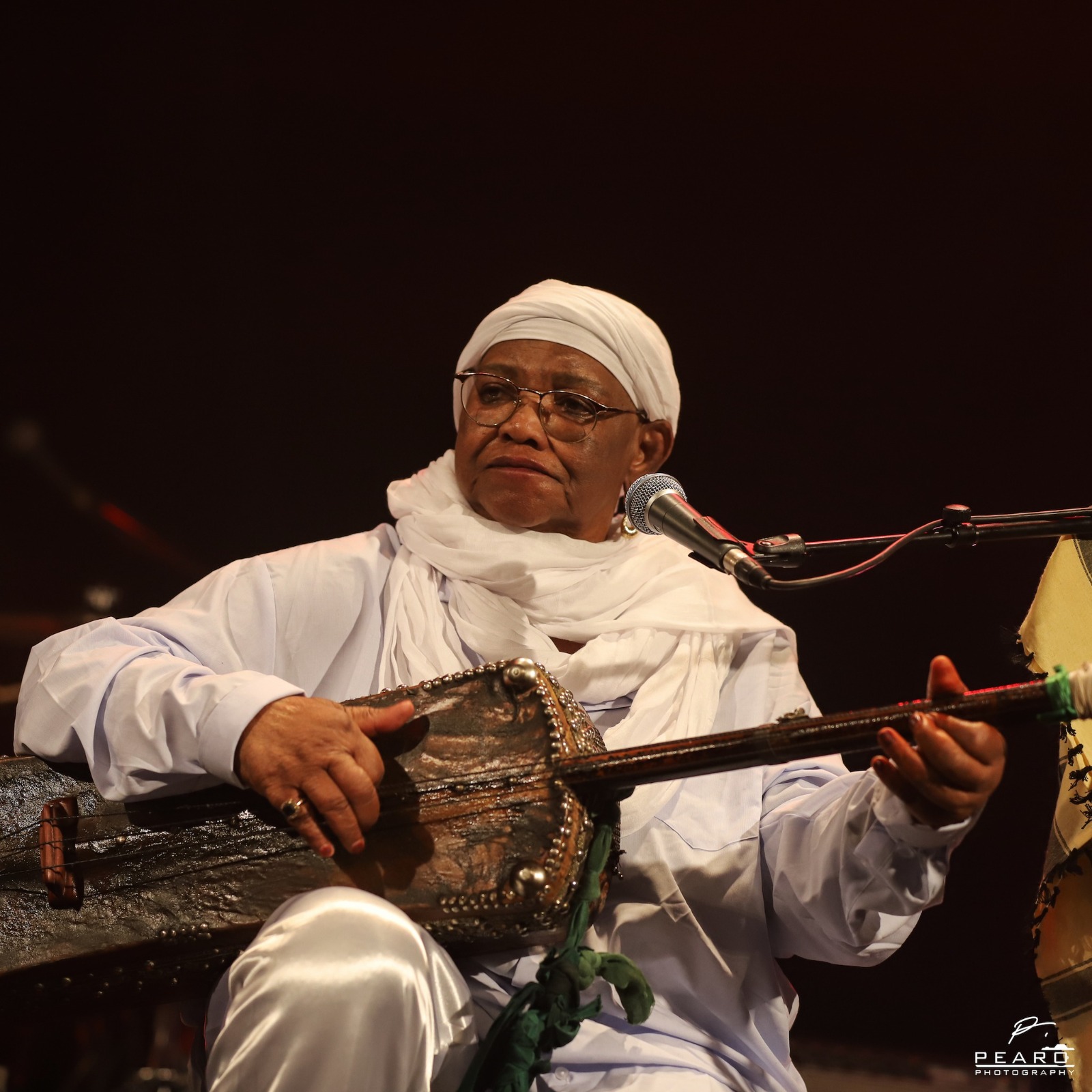 مع آلة القمبري - Hasna-El-Becharia-Officiel