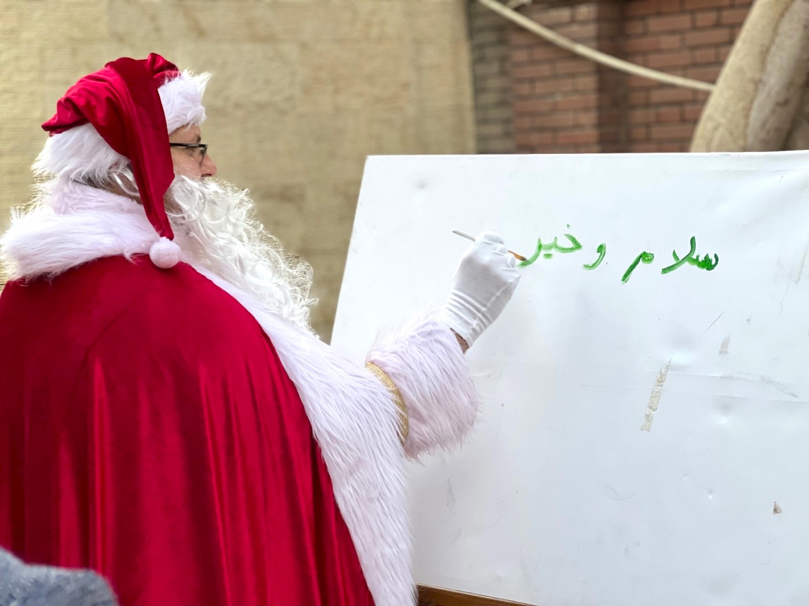 بابا نويل في الكنيسة