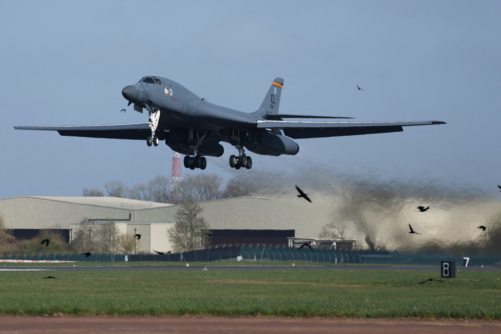 سحب قاذفات B-1 الأميركية من بريطانيا.. مسؤولون يكشفون تفاصيل جديدة