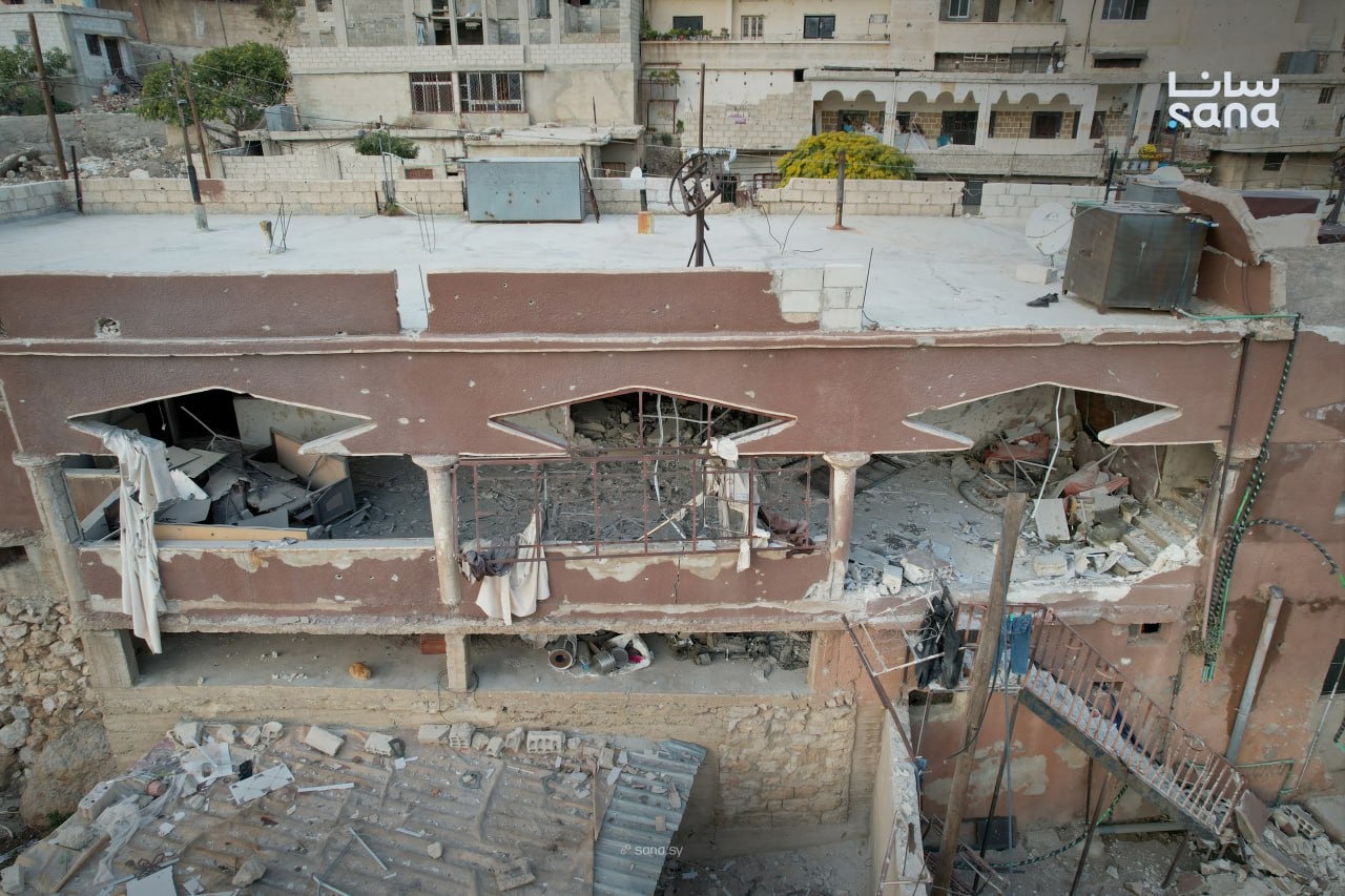 آثار دمار على منازل في بلدة بيت جن بريف دمشق بعد توغل للجيش إسرائيلي. 28 نوفمبر 2025