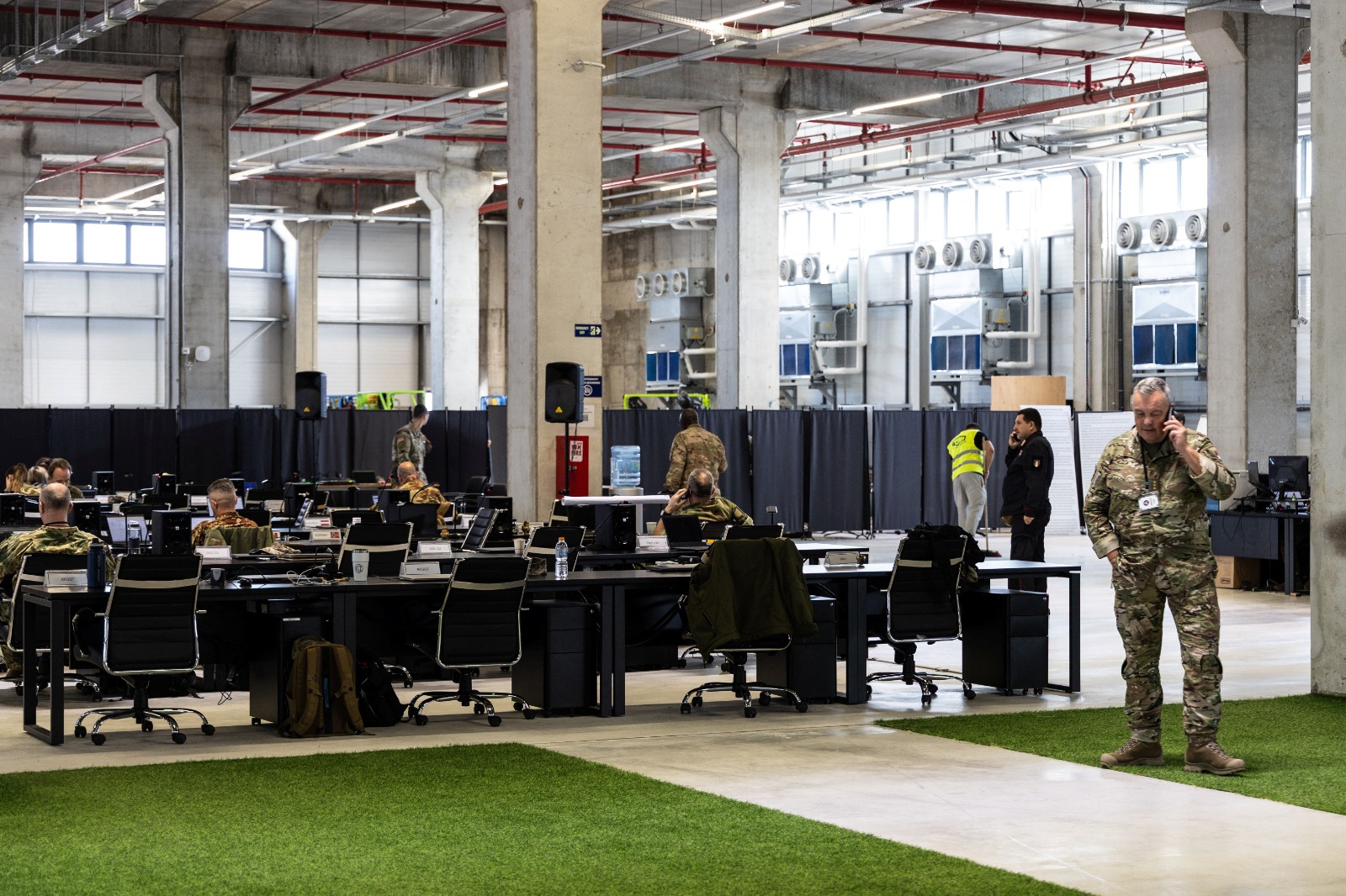 جانب من مركز التنسيق المدني-العسكري في بلدة كريات جات جنوب إسرائيل. 17 نوفمبر 2025