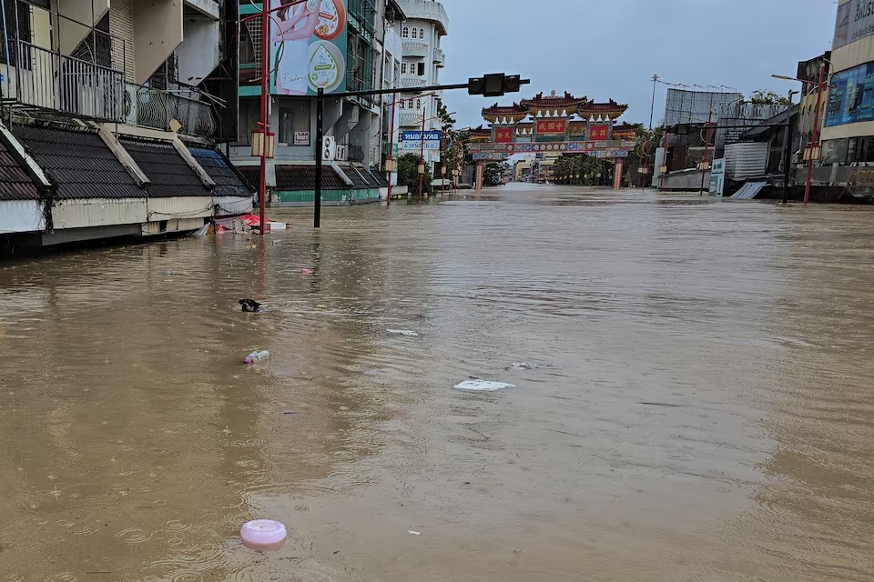 منطقة غمرتها المياه في منطقة هات ياي جراء الأمطار الغزيرة التي ضربت عدة مقاطعات جنوب تايلندا، مقاطعة سونجكلا، تايلندا، 25 نوفمبر 2025