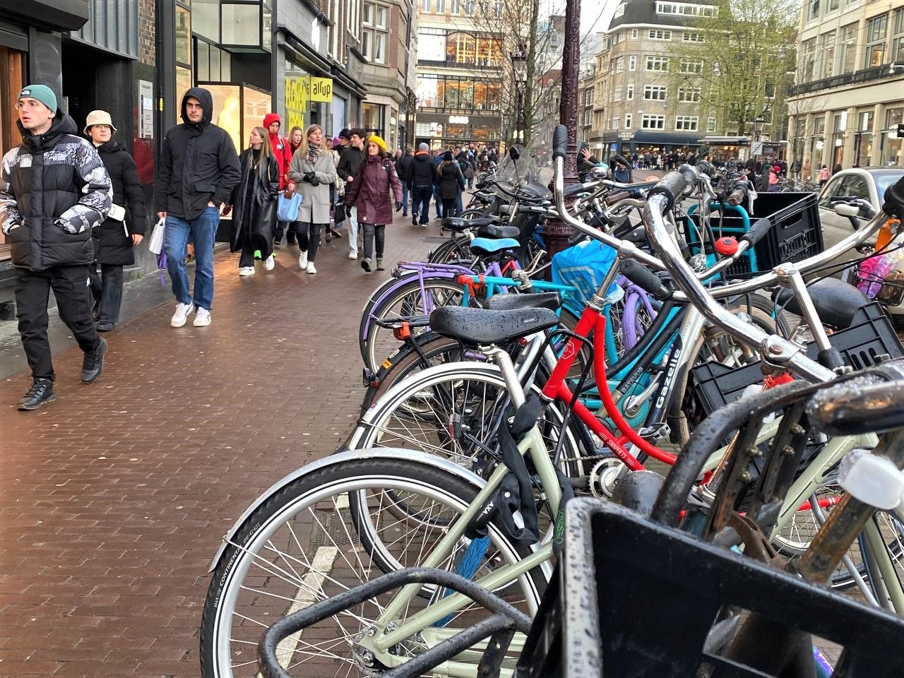 الدراجات الهوائية في وسط أمستردام - الشرق