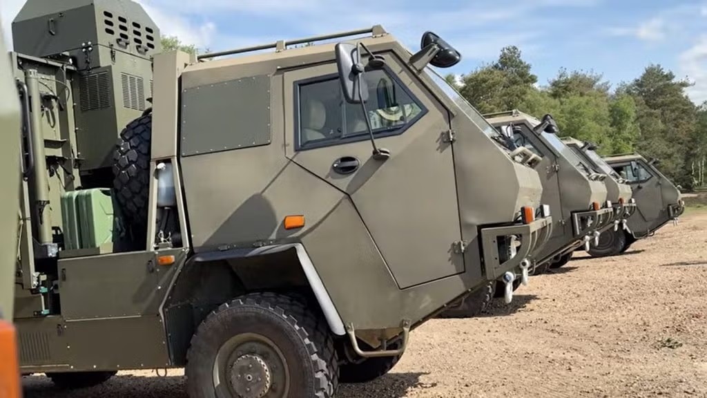 نظام الإطلاق مُركّب على مركبة HMT 600 سداسية الدفع من شركة Supacat البريطانية، 12 مايو 2025