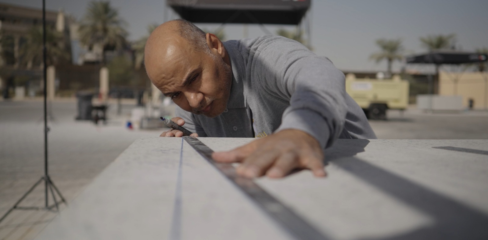 يشارك 25 فناناً من 18 دولة في النسخة ةالحالية من ملتقى طويق للنحت