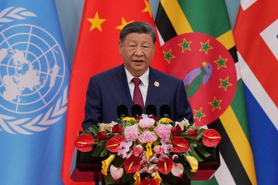 الرئيس الصيني شي جين بينج يتحدث أمام القمة العالمية للمرأة 2025 في بكين، الصين، 13 أكتوبر 2025
