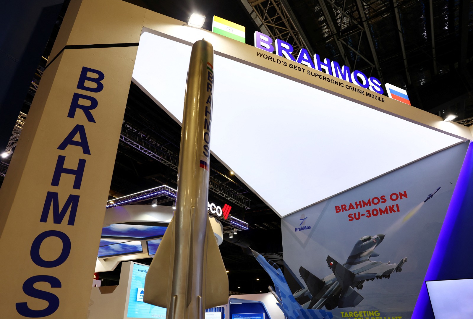 صاروخ من طراز BrahMos فرص الصوتي المضاد للسفن خلال معرض في سنغافورة. 21 فبراير 2024