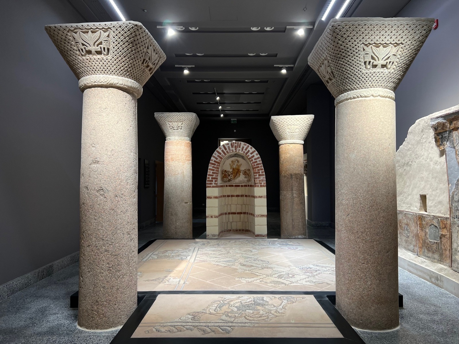 من المتحف اليوناني الروماني في الإسكندرية - الشرق