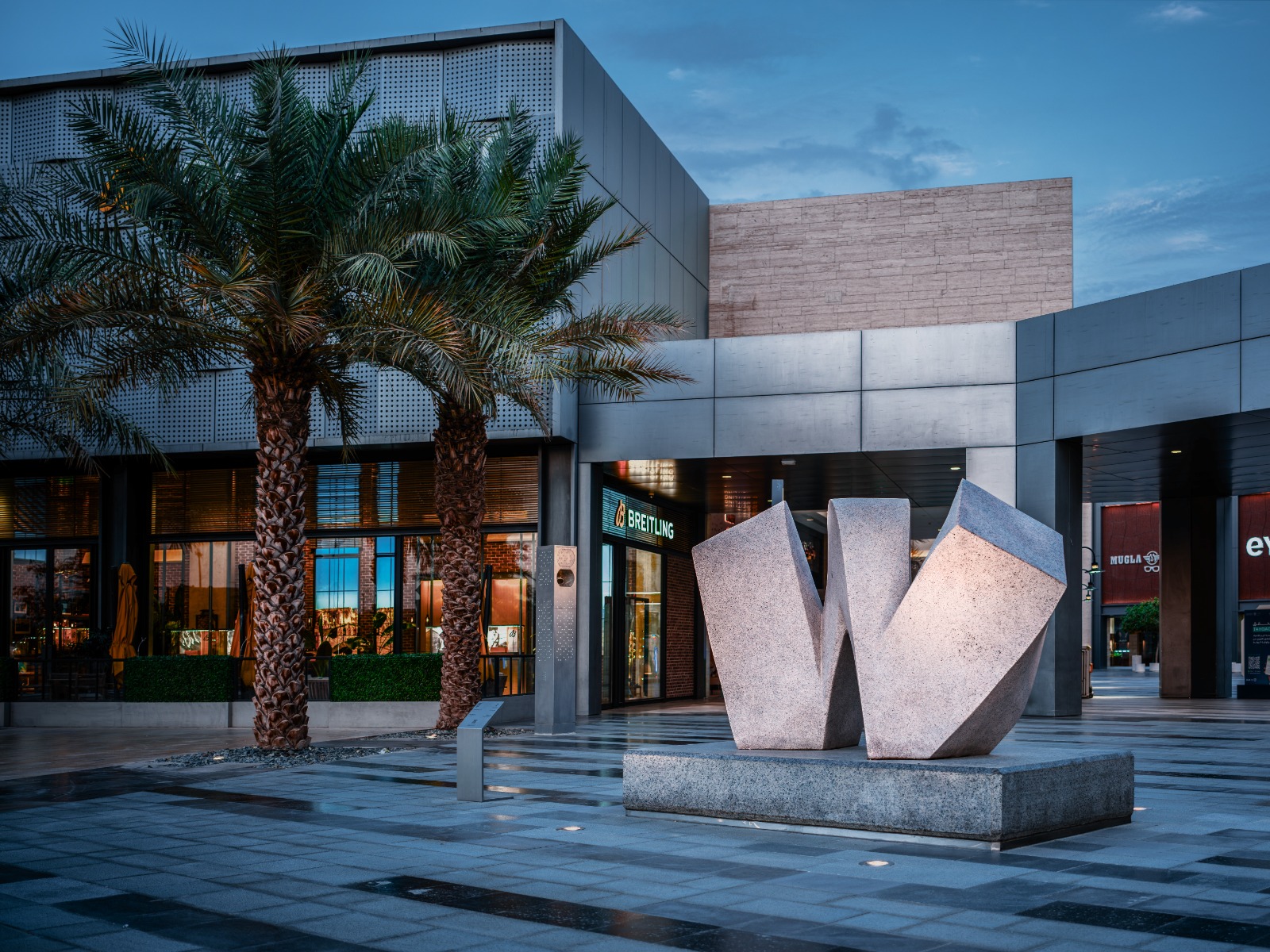 إحدى المنحوتات ضمن الأعمال الفنية الدائمة في الرياض