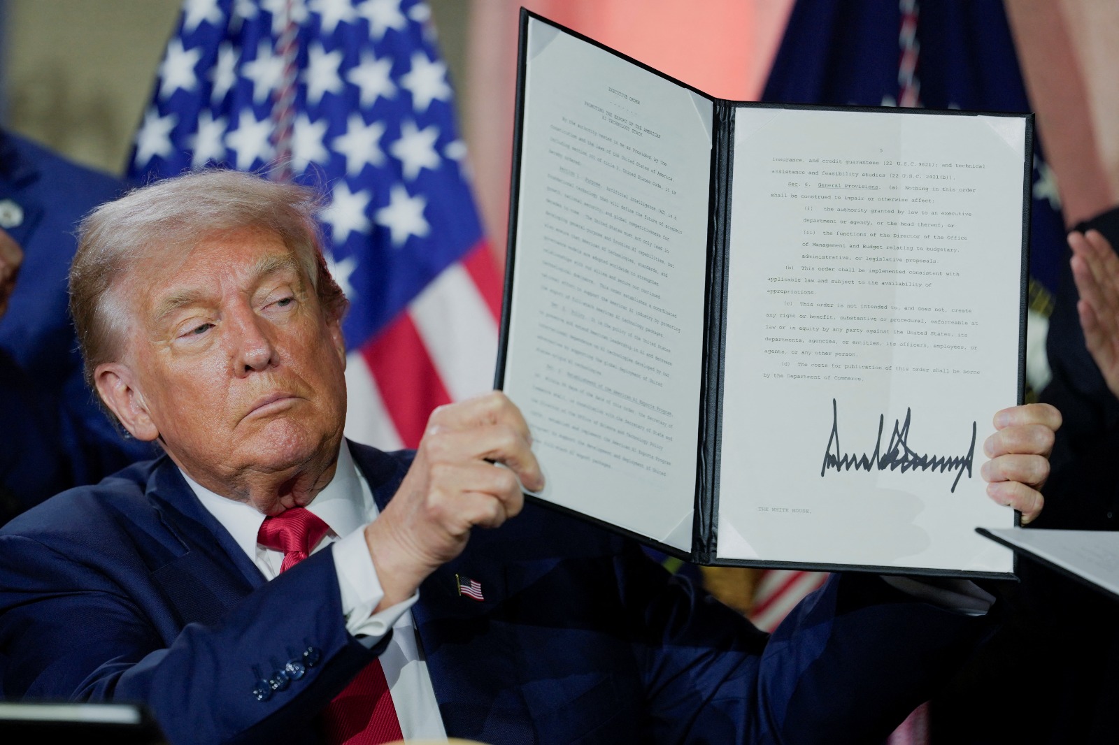 من يقود "قوة الذكاء الفائق" التي شكّلها ترمب؟