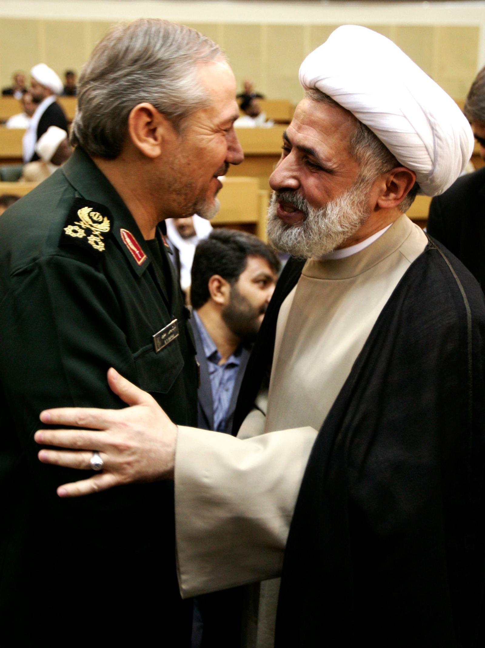 قائد الحرس الثوري الإيراني حينها رحيم سافافي يستقبل نائب الأمين العام لحزب الله نعيم قاسم في طهران. 18 أغسطس 2007