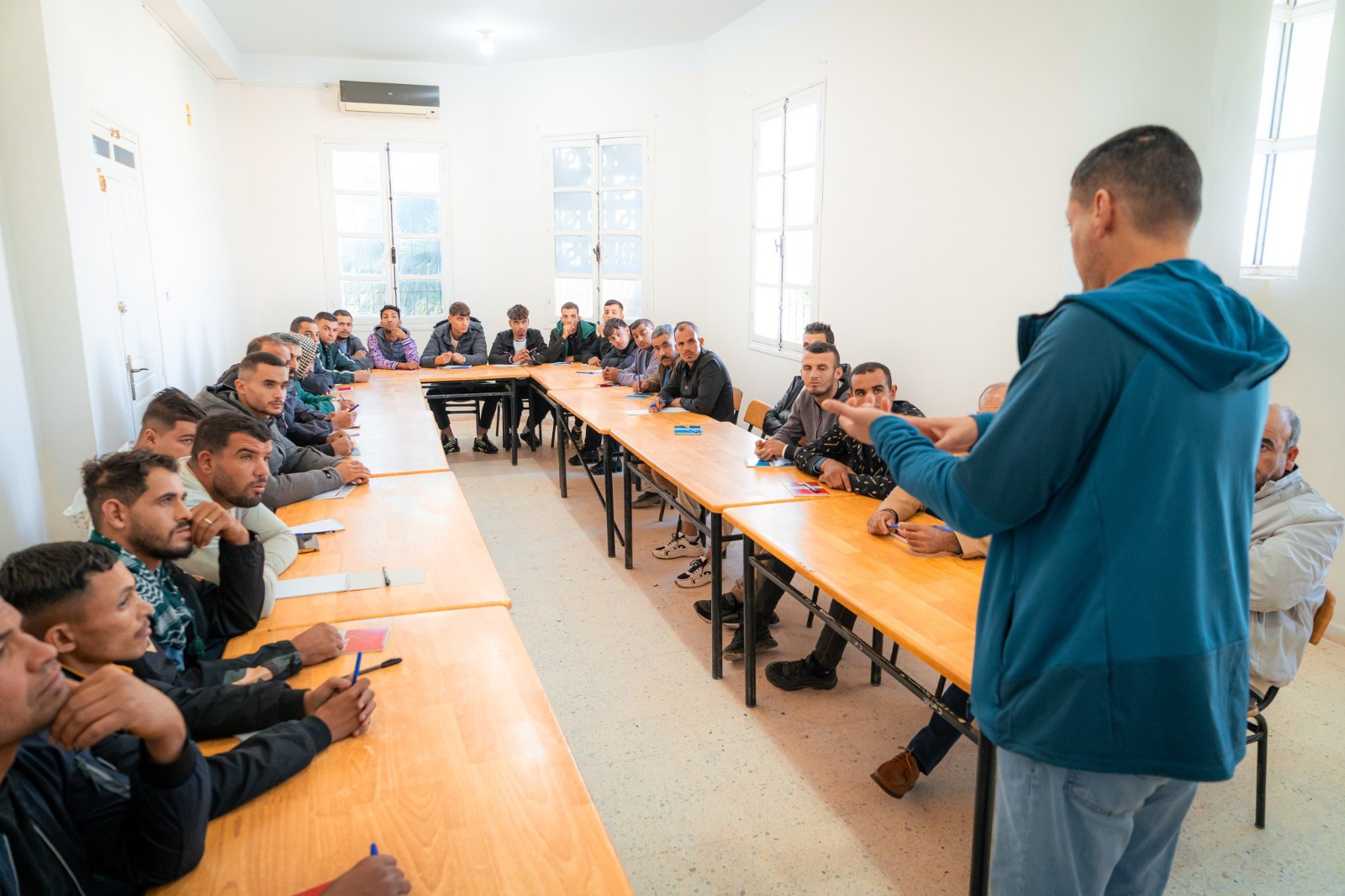 مجموعة تقرأ في نادي جزائري