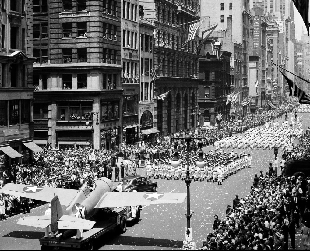 30 ألف شخص يشاركون في موكب للتعبئة في مدينة نيويورك. 13 يونيو 1942