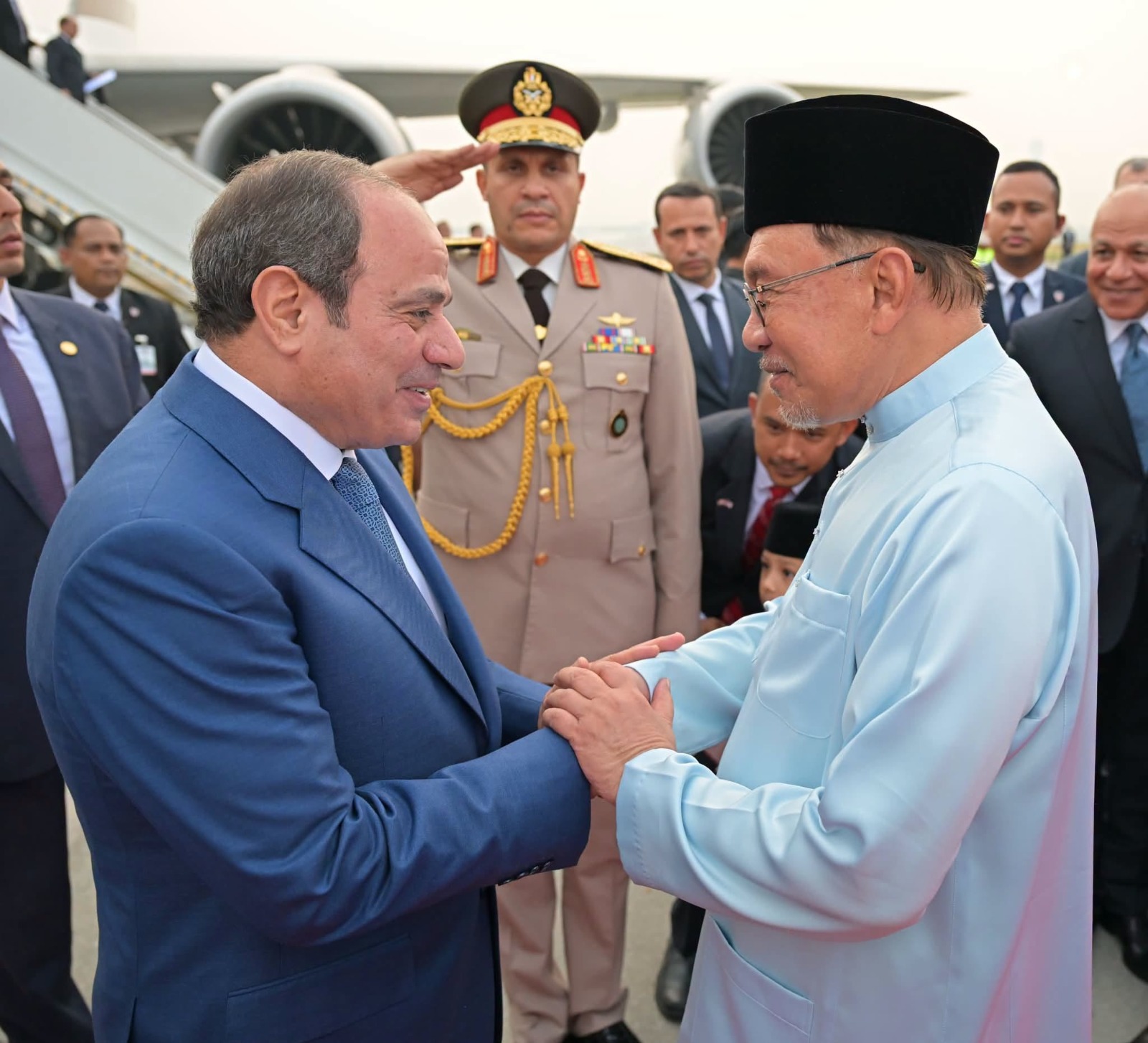 السيسي يبحث التطورات الإقليمية وتعزيز الشراكة مع ملك ماليزيا