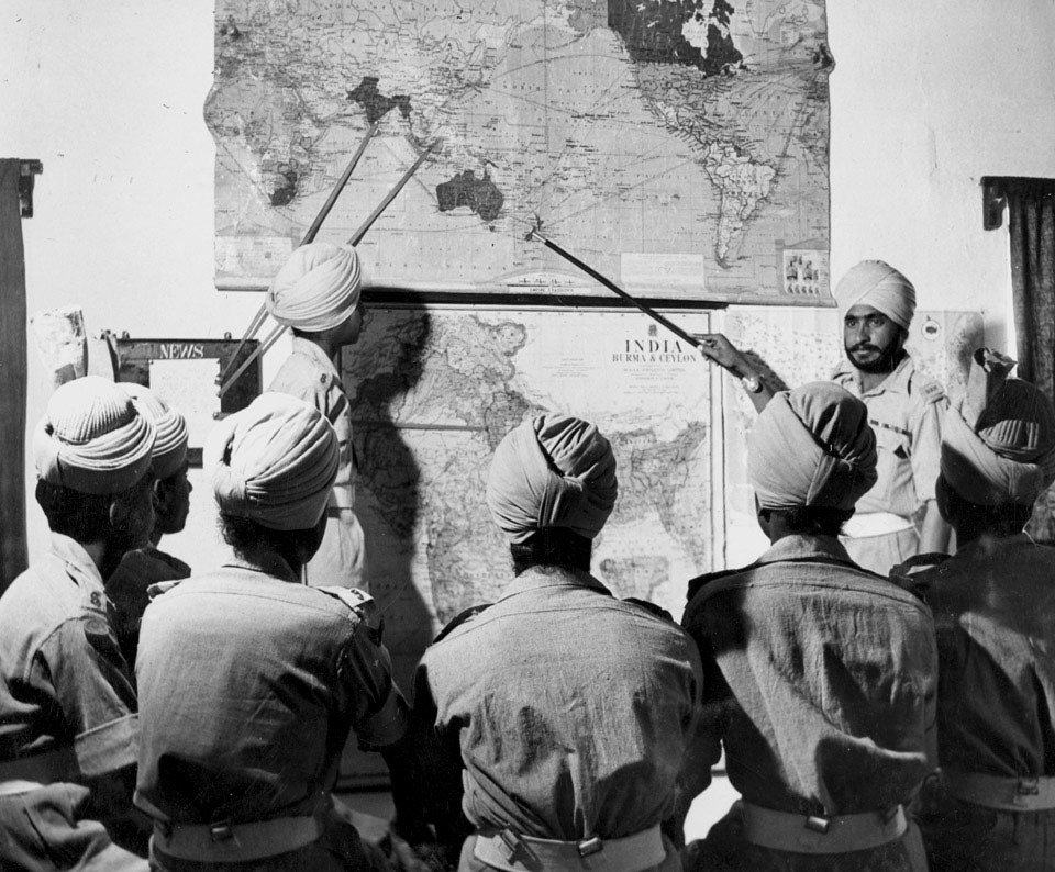 جنود من السيخ في وحدات الجيش الهندي المنتقلين من باكستان بعد التقسيم عام 1947