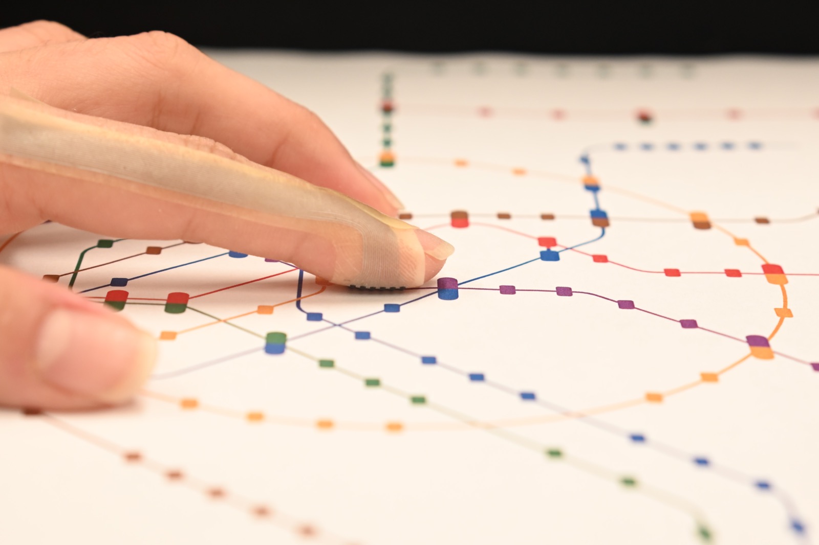 تظهر النتائج أن الأشخاص الذين خضعوا للاختبار تمكنوا من التعرف بشكل صحيح على أنماط ملمسية افتراضية تشير إلى اتجاهات مختلفة