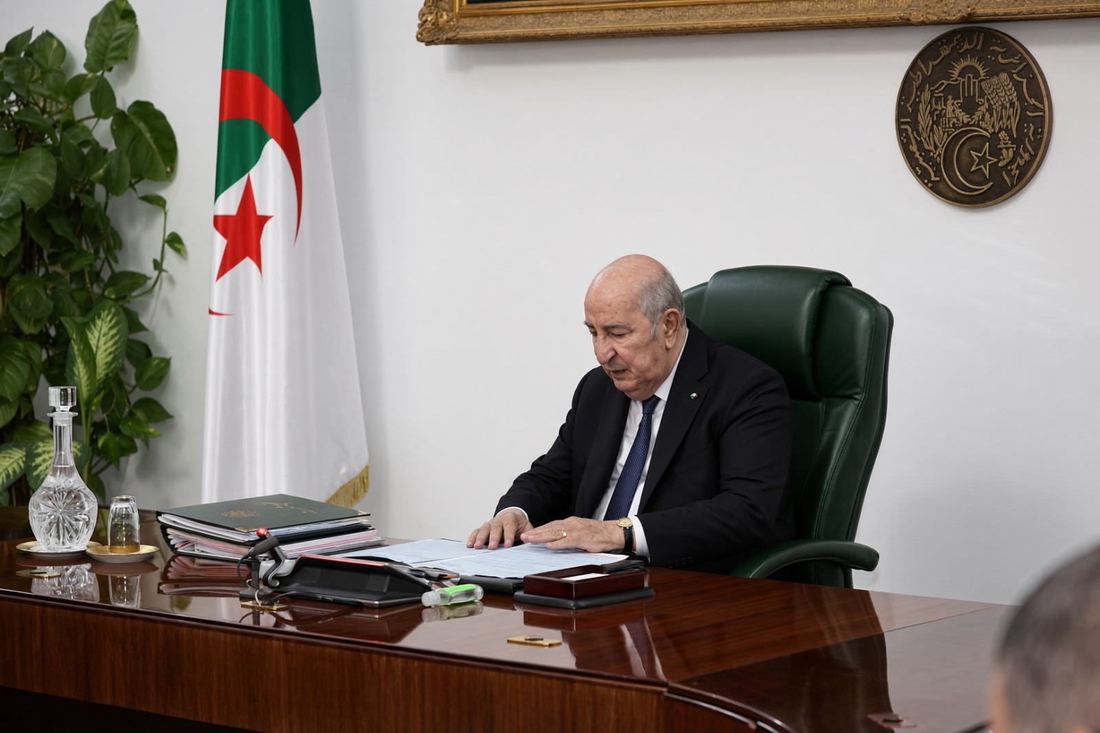 الجزائر.. تبون يوجّه بوضع سقف لأسعار السلع الأساسية وهوامش الربح