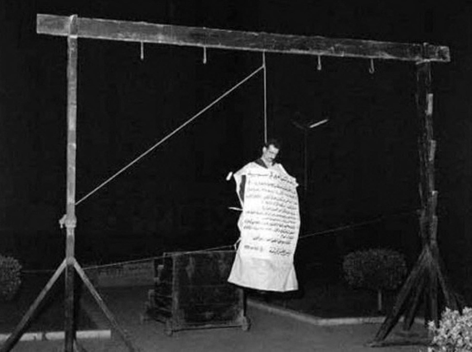 إعدام إيلي كوهين، عميل المخابرات الإسرائيلية في دمشق عام 1965 بعد قيامه بعمليات تجسس في سوريا خلال ستينيات القرن الماضي