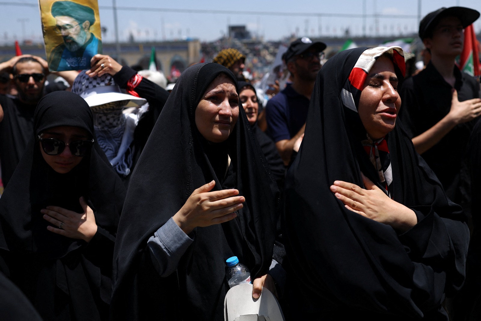 إيرانيون خلال جنازة المرشد السابق علي خامنئي في طهران. 5 يوليو 2026 - Reuters