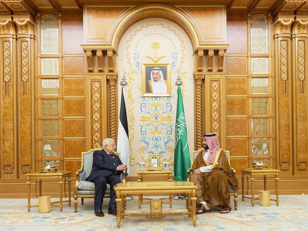 جانب من لقاء سابق بين الأمير محمد بن سلمان والرئيس الفلسطيني محمود عباس - واس