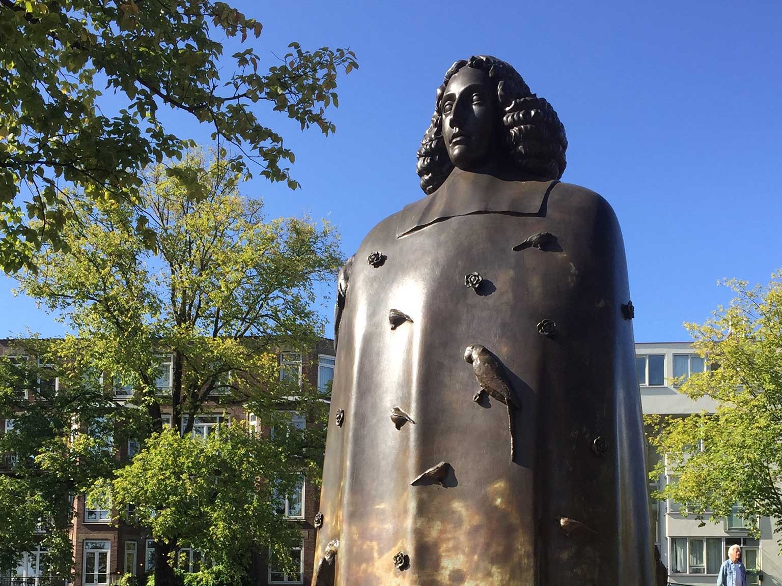 تمثال سبينوزا في أمستردام